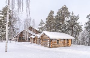 Snowy family log cabins in Nellim